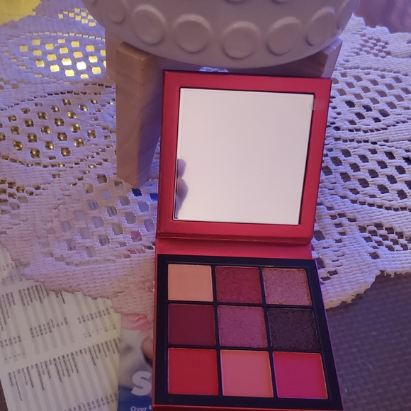 HUDA Beauty Ruby obsession eye shadow - Picture 9 of 9
